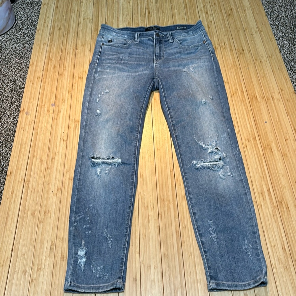 Judy Blue relaxed fit distressed jeans. Size 9/29.